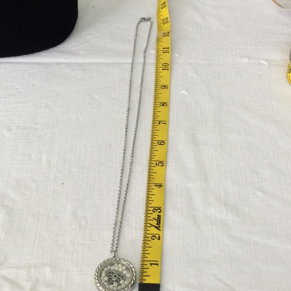 Elegant Silver Color heart Pendant Necklace. NWOT  #567 - Picture 3 of 5